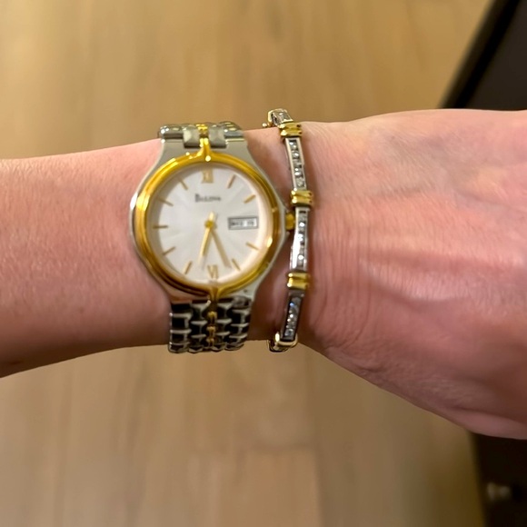 Bulova watch, beautiful two-toned. - Picture 8 of 11